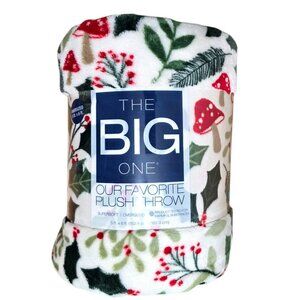 New Holiday Mushroom Holly Plush Throw Blanket Christmas Mistletoe Pine Berries